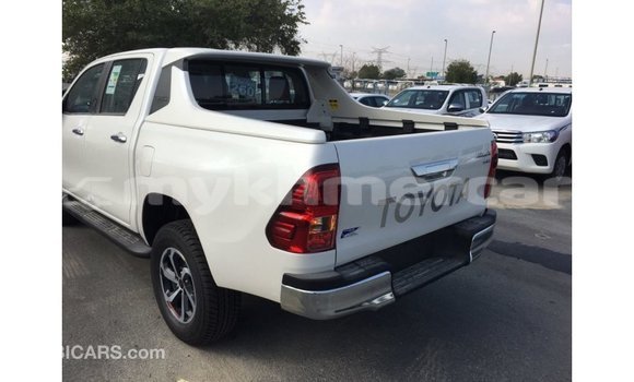 Acheter Import Voiture Toyota Hilux Blanc à Import - Dubai, Kampot Province Acheter Import Voiture Toyota Hilux Blanc à Import - Dubai, Kampot Province