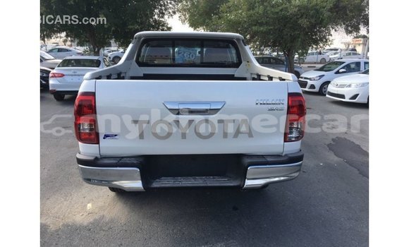 Acheter Import Voiture Toyota Hilux Blanc à Import - Dubai, Kampot Province Acheter Import Voiture Toyota Hilux Blanc à Import - Dubai, Kampot Province