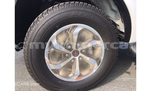 Acheter Import Voiture Toyota Hilux Blanc à Import - Dubai, Kampot Province Acheter Import Voiture Toyota Hilux Blanc à Import - Dubai, Kampot Province