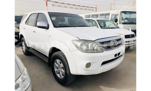 Acheter Import Voiture Toyota Fortuner Blanc à Import - Dubai, Kampot Province Acheter Import Voiture Toyota Fortuner Blanc à Import - Dubai, Kampot Province