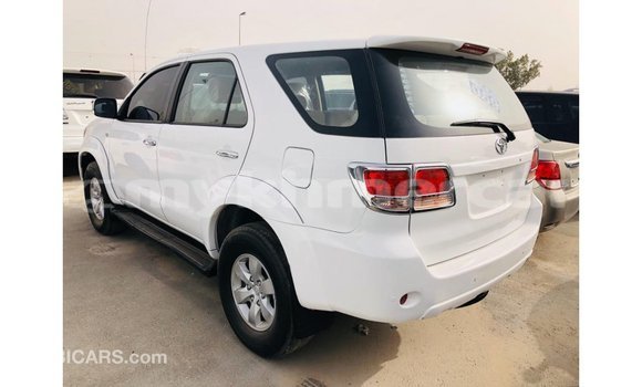 Acheter Import Voiture Toyota Fortuner Blanc à Import - Dubai, Kampot Province Acheter Import Voiture Toyota Fortuner Blanc à Import - Dubai, Kampot Province