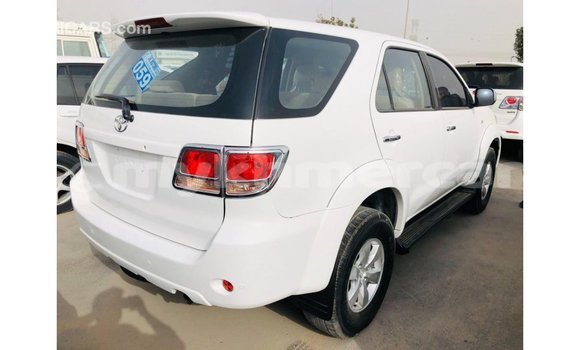 Acheter Import Voiture Toyota Fortuner Blanc à Import - Dubai, Kampot Province Acheter Import Voiture Toyota Fortuner Blanc à Import - Dubai, Kampot Province