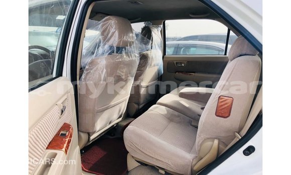 Acheter Import Voiture Toyota Fortuner Blanc à Import - Dubai, Kampot Province Acheter Import Voiture Toyota Fortuner Blanc à Import - Dubai, Kampot Province