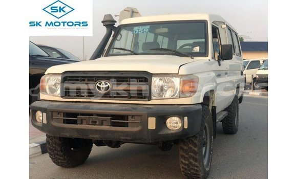 Buy Import Toyota Land Cruiser White Car in Import - Dubai in Kampot Province