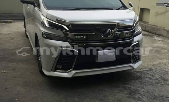 Buy Used Toyota Alphard White Car in Phnom Penh in Phnom Penh