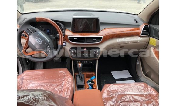 Buy Import Hyundai Tucson White Car in Import - Dubai in Kampot Province Buy Import Hyundai Tucson White Car in Import - Dubai in Kampot Province