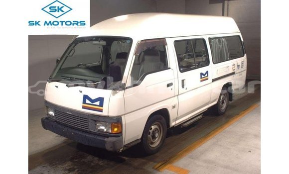 Buy Import Nissan Caravan White Car in Import - Dubai in Kampot Province