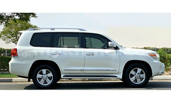 ទិញ នាំចូល Toyota Land Cruiser White ឡាន} ក្នុង Import - Dubai ក្នុង Kampot Province ទិញ នាំចូល Toyota Land Cruiser White ឡាន} ក្នុង Import - Dubai ក្នុង Kampot Province