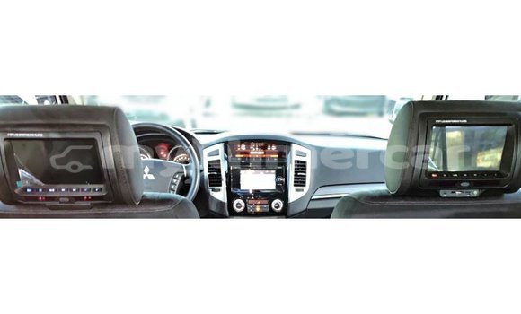 Acheter Import Voiture Mitsubishi Pajero Blanc à Import - Dubai, Kampot Province Acheter Import Voiture Mitsubishi Pajero Blanc à Import - Dubai, Kampot Province