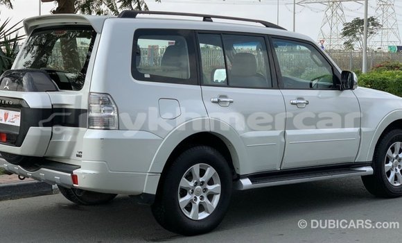 Acheter Import Voiture Mitsubishi Pajero Blanc à Import - Dubai, Kampot Province Acheter Import Voiture Mitsubishi Pajero Blanc à Import - Dubai, Kampot Province