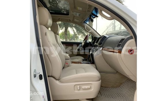 ទិញ នាំចូល Toyota Land Cruiser White ឡាន} ក្នុង Import - Dubai ក្នុង Kampot Province ទិញ នាំចូល Toyota Land Cruiser White ឡាន} ក្នុង Import - Dubai ក្នុង Kampot Province