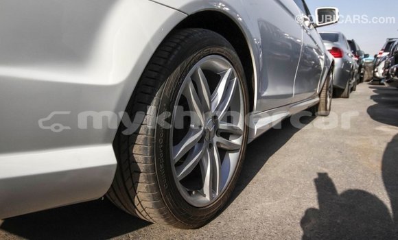 Acheter Import Voiture Mercedes-Benz 200 Blanc à Import - Dubai, Kampot Province Acheter Import Voiture Mercedes-Benz 200 Blanc à Import - Dubai, Kampot Province