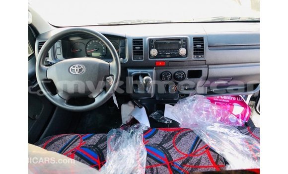 Buy Import Toyota Hiace White Car in Import - Dubai in Kampot Province Buy Import Toyota Hiace White Car in Import - Dubai in Kampot Province