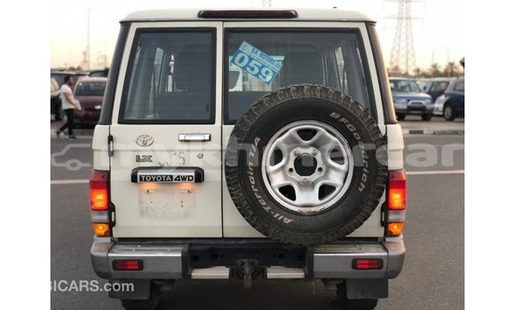 Acheter Import Voiture Toyota Land Cruiser Blanc à Import - Dubai, Kampot Province Acheter Import Voiture Toyota Land Cruiser Blanc à Import - Dubai, Kampot Province