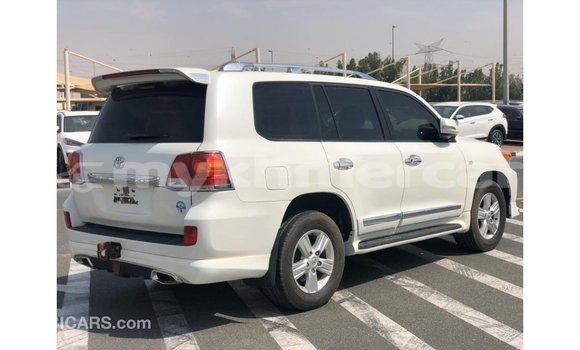 Buy Import Toyota Land Cruiser White Car in Import - Dubai in Kampot Province Buy Import Toyota Land Cruiser White Car in Import - Dubai in Kampot Province