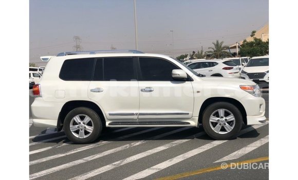 Buy Import Toyota Land Cruiser White Car in Import - Dubai in Kampot Province Buy Import Toyota Land Cruiser White Car in Import - Dubai in Kampot Province