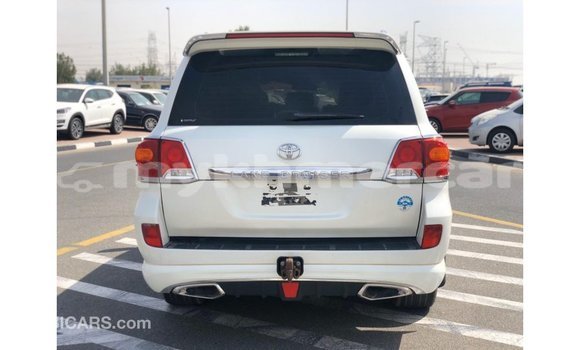 Buy Import Toyota Land Cruiser White Car in Import - Dubai in Kampot Province Buy Import Toyota Land Cruiser White Car in Import - Dubai in Kampot Province