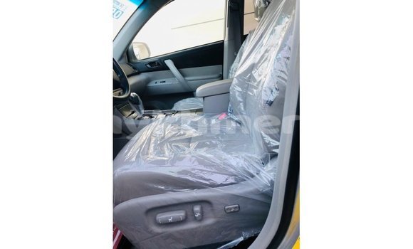 Buy Import Toyota Highlander Other Car in Import - Dubai in Kampot Province Buy Import Toyota Highlander Other Car in Import - Dubai in Kampot Province