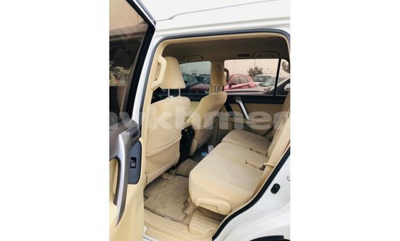 Acheter Import Voiture Toyota Prado Blanc à Import - Dubai, Kampot Province Acheter Import Voiture Toyota Prado Blanc à Import - Dubai, Kampot Province