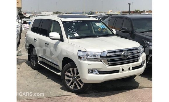 Buy Import Toyota Land Cruiser White Car in Import - Dubai in Kampot Province Buy Import Toyota Land Cruiser White Car in Import - Dubai in Kampot Province