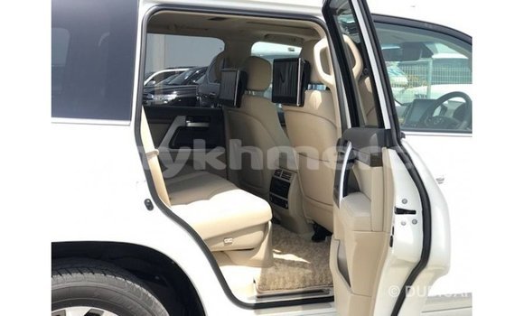 Buy Import Toyota Land Cruiser White Car in Import - Dubai in Kampot Province Buy Import Toyota Land Cruiser White Car in Import - Dubai in Kampot Province