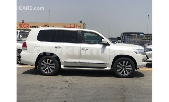 Buy Import Toyota Land Cruiser White Car in Import - Dubai in Kampot Province Buy Import Toyota Land Cruiser White Car in Import - Dubai in Kampot Province
