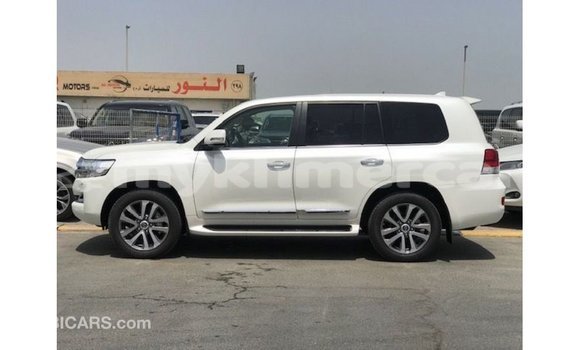 Buy Import Toyota Land Cruiser White Car in Import - Dubai in Kampot Province Buy Import Toyota Land Cruiser White Car in Import - Dubai in Kampot Province