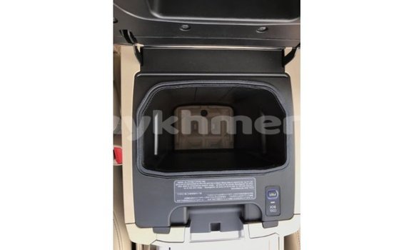 Buy Import Toyota Land Cruiser White Car in Import - Dubai in Kampot Province Buy Import Toyota Land Cruiser White Car in Import - Dubai in Kampot Province