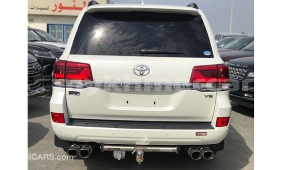 Acheter Import Voiture Toyota Land Cruiser Blanc à Import - Dubai, Kampot Province Acheter Import Voiture Toyota Land Cruiser Blanc à Import - Dubai, Kampot Province