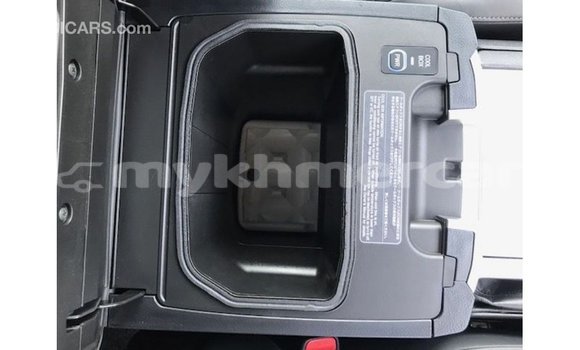 Acheter Import Voiture Toyota Land Cruiser Blanc à Import - Dubai, Kampot Province Acheter Import Voiture Toyota Land Cruiser Blanc à Import - Dubai, Kampot Province