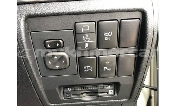 Acheter Import Voiture Toyota Land Cruiser Blanc à Import - Dubai, Kampot Province Acheter Import Voiture Toyota Land Cruiser Blanc à Import - Dubai, Kampot Province