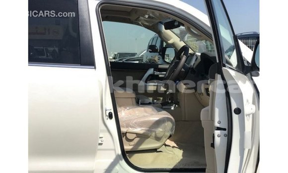 Buy Import Toyota Land Cruiser White Car in Import - Dubai in Kampot Province Buy Import Toyota Land Cruiser White Car in Import - Dubai in Kampot Province