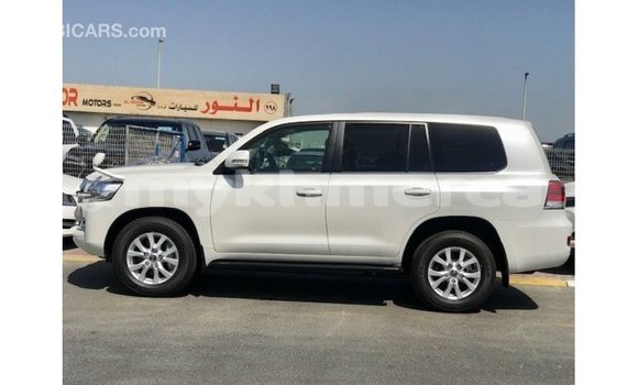 Buy Import Toyota Land Cruiser White Car in Import - Dubai in Kampot Province Buy Import Toyota Land Cruiser White Car in Import - Dubai in Kampot Province
