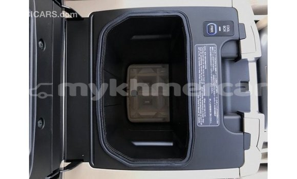 Buy Import Toyota Land Cruiser White Car in Import - Dubai in Kampot Province Buy Import Toyota Land Cruiser White Car in Import - Dubai in Kampot Province
