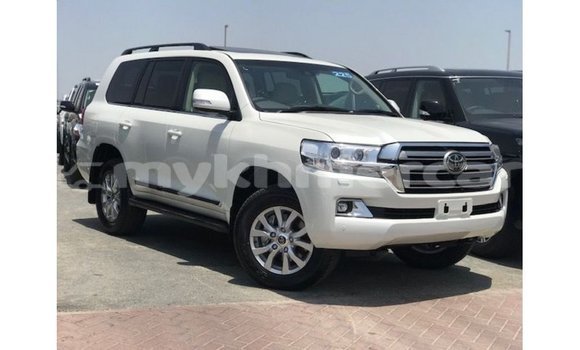 Acheter Import Voiture Toyota Land Cruiser Blanc à Import - Dubai, Kampot Province