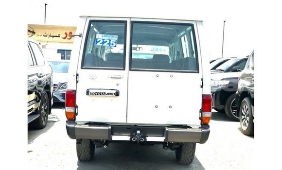 Buy Import Toyota Land Cruiser White Car in Import - Dubai in Kampot Province Buy Import Toyota Land Cruiser White Car in Import - Dubai in Kampot Province