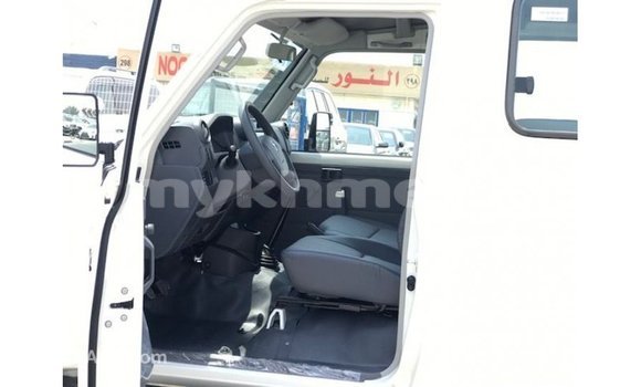 Buy Import Toyota Land Cruiser White Car in Import - Dubai in Kampot Province Buy Import Toyota Land Cruiser White Car in Import - Dubai in Kampot Province