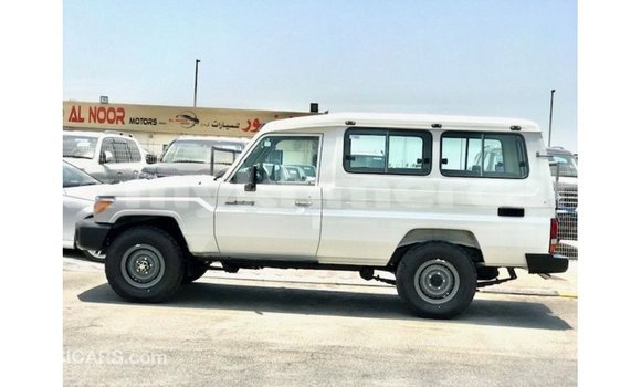 Buy Import Toyota Land Cruiser White Car in Import - Dubai in Kampot Province Buy Import Toyota Land Cruiser White Car in Import - Dubai in Kampot Province