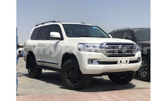Acheter Import Voiture Toyota Land Cruiser Blanc à Import - Dubai, Kampot Province