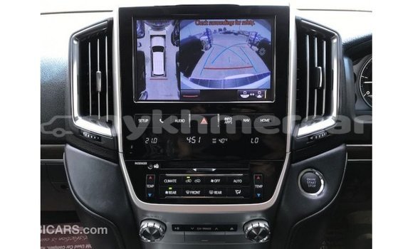 Acheter Import Voiture Toyota Land Cruiser Blanc à Import - Dubai, Kampot Province Acheter Import Voiture Toyota Land Cruiser Blanc à Import - Dubai, Kampot Province