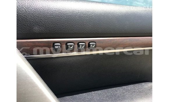 Acheter Import Voiture Toyota Land Cruiser Blanc à Import - Dubai, Kampot Province Acheter Import Voiture Toyota Land Cruiser Blanc à Import - Dubai, Kampot Province