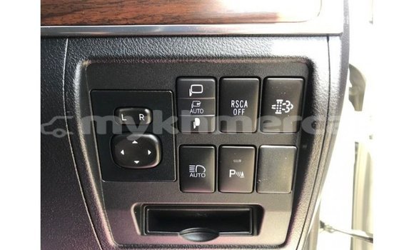 Acheter Import Voiture Toyota Land Cruiser Blanc à Import - Dubai, Kampot Province Acheter Import Voiture Toyota Land Cruiser Blanc à Import - Dubai, Kampot Province