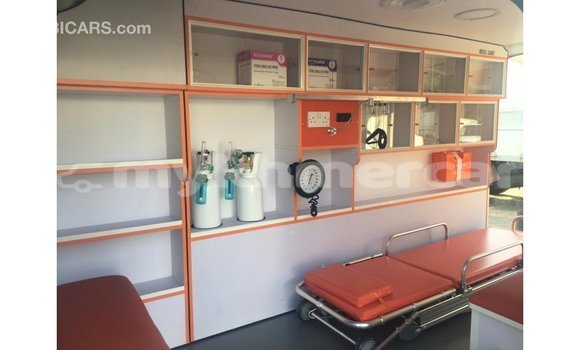 Buy Import Toyota Hiace White Car in Import - Dubai in Kampot Province Buy Import Toyota Hiace White Car in Import - Dubai in Kampot Province