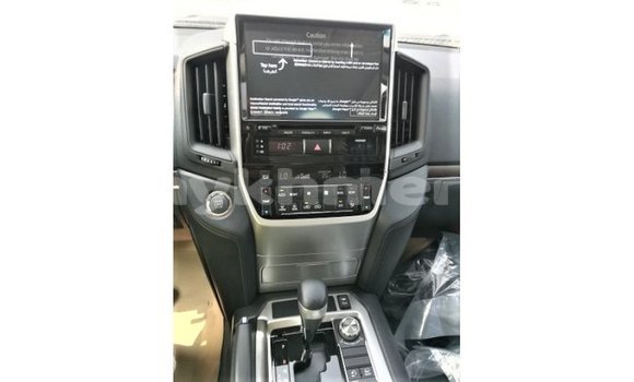 Buy Import Toyota Land Cruiser White Car in Import - Dubai in Kampot Province Buy Import Toyota Land Cruiser White Car in Import - Dubai in Kampot Province