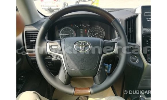 Buy Import Toyota Land Cruiser White Car in Import - Dubai in Kampot Province Buy Import Toyota Land Cruiser White Car in Import - Dubai in Kampot Province