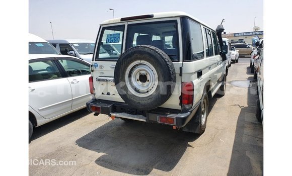Buy Import Toyota Land Cruiser White Car in Import - Dubai in Kampot Province Buy Import Toyota Land Cruiser White Car in Import - Dubai in Kampot Province