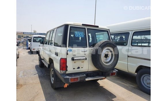 Buy Import Toyota Land Cruiser White Car in Import - Dubai in Kampot Province Buy Import Toyota Land Cruiser White Car in Import - Dubai in Kampot Province