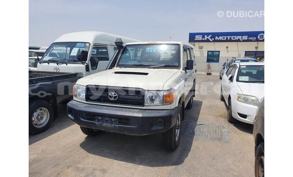 Buy Import Toyota Land Cruiser White Car in Import - Dubai in Kampot Province Buy Import Toyota Land Cruiser White Car in Import - Dubai in Kampot Province
