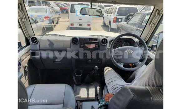 Buy Import Toyota Land Cruiser White Car in Import - Dubai in Kampot Province Buy Import Toyota Land Cruiser White Car in Import - Dubai in Kampot Province