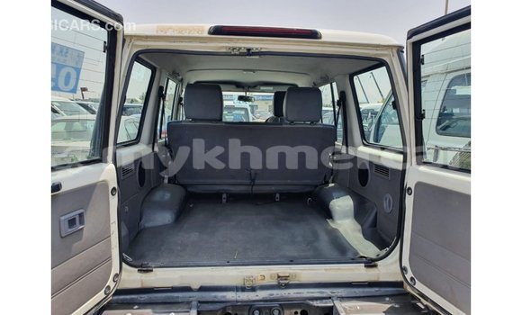 Buy Import Toyota Land Cruiser White Car in Import - Dubai in Kampot Province Buy Import Toyota Land Cruiser White Car in Import - Dubai in Kampot Province